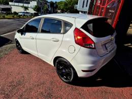 FORD - FIESTA - 2018/2019 - Branca - R$ 58.000,00