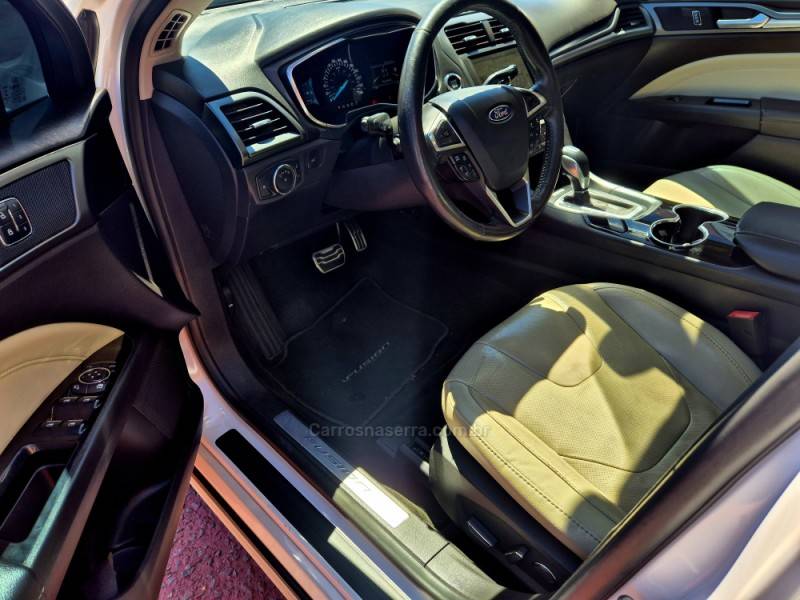 FORD - FUSION - 2015/2016 - Branca - R$ 88.000,00