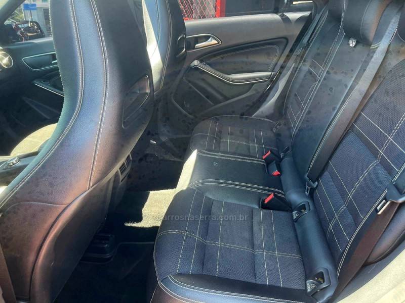 MERCEDES-BENZ - CLA 200 - 2015/2015 - Preta - R$ 114.900,00