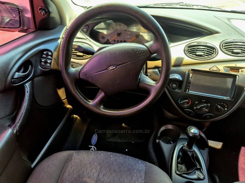 FORD - FOCUS - 2004/2004 - Preta - R$ 22.000,00