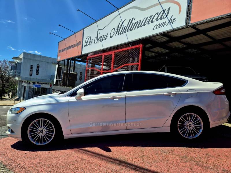 FORD - FUSION - 2015/2016 - Branca - R$ 89.000,00