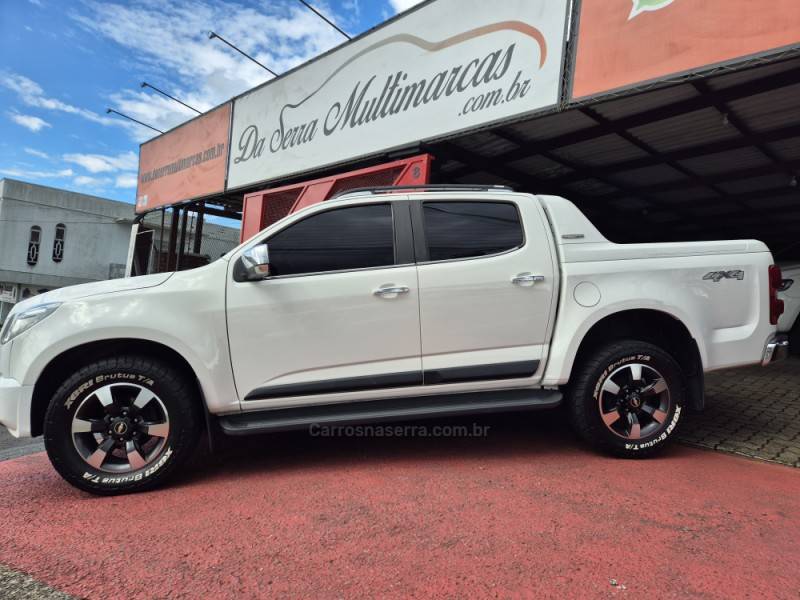 CHEVROLET - S10 - 2015/2016 - Branca - R$ 142.000,00