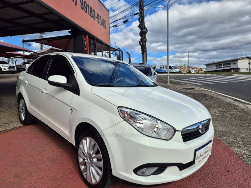 FIAT - GRAND SIENA - 2015/2016 - Branca - R$ 41.000,00