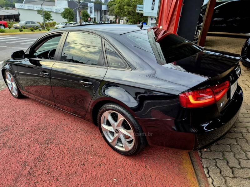 AUDI - A4 - 2014/2014 - Preta - R$ 82.000,00