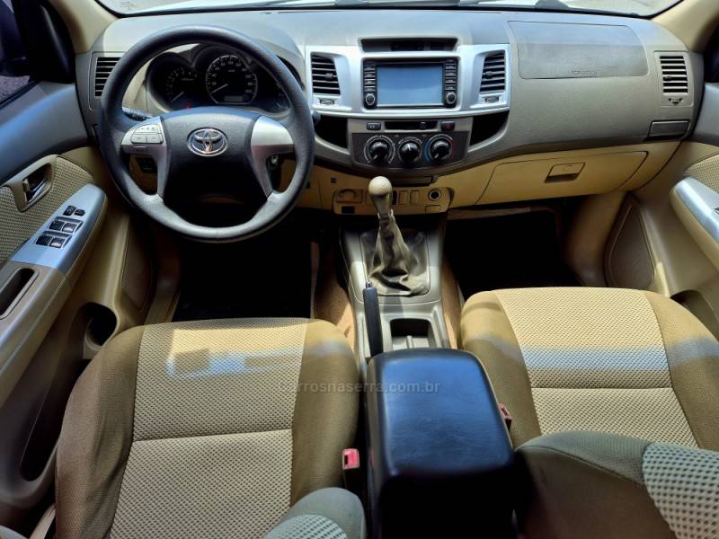 TOYOTA - HILUX - 2013/2013 - Branca - R$ 103.000,00