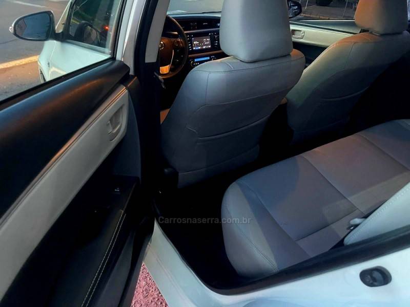 TOYOTA - COROLLA - 2014/2015 - Branca - R$ 85.000,00