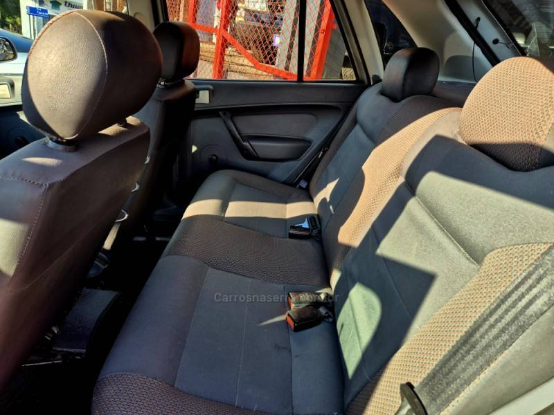 VOLKSWAGEN - GOL - 2008/2009 - Prata - R$ 27.900,00