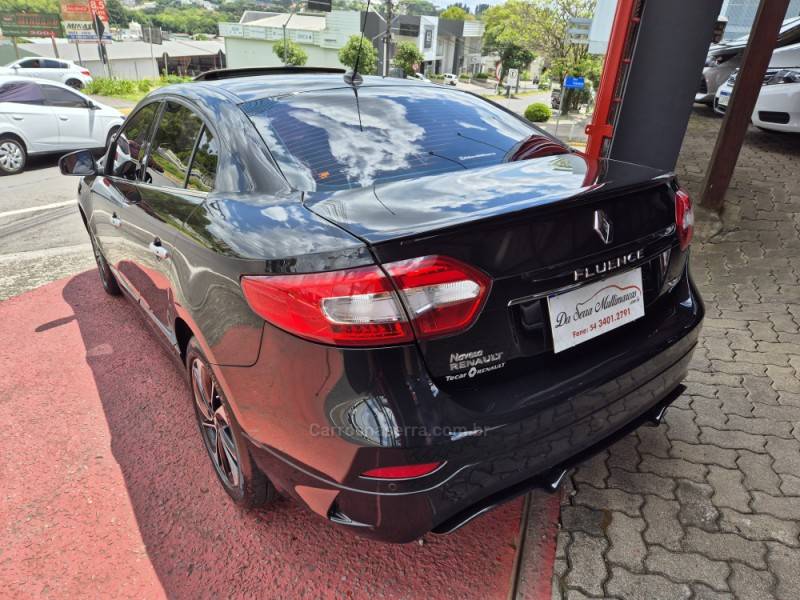RENAULT - FLUENCE - 2015/2016 - Preta - R$ 66.900,00