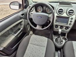 FORD - FIESTA - 2010/2011 - Branca - R$ 31.900,00