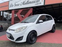 FORD - FIESTA - 2010/2011 - Branca - R$ 32.000,00