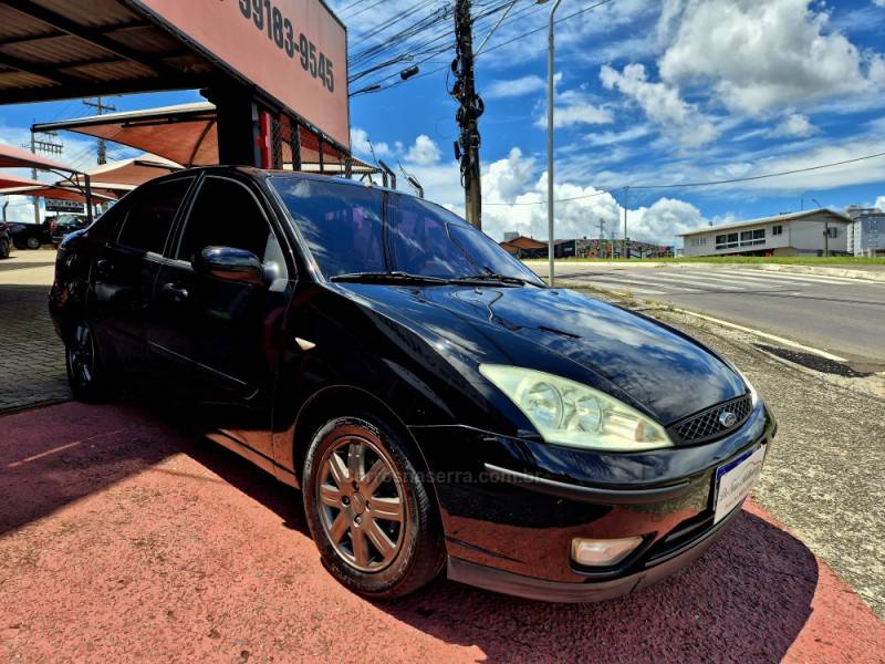 FORD - FOCUS - 2004/2004 - Preta - R$ 22.000,00