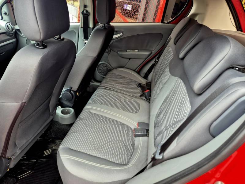 FIAT - PALIO - 2014/2015 - Vermelha - R$ 39.900,00