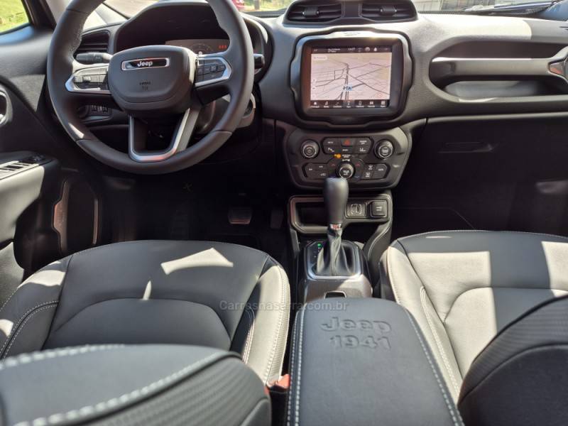 JEEP - RENEGADE - 2024/2025 - Preta - R$ 171.900,00