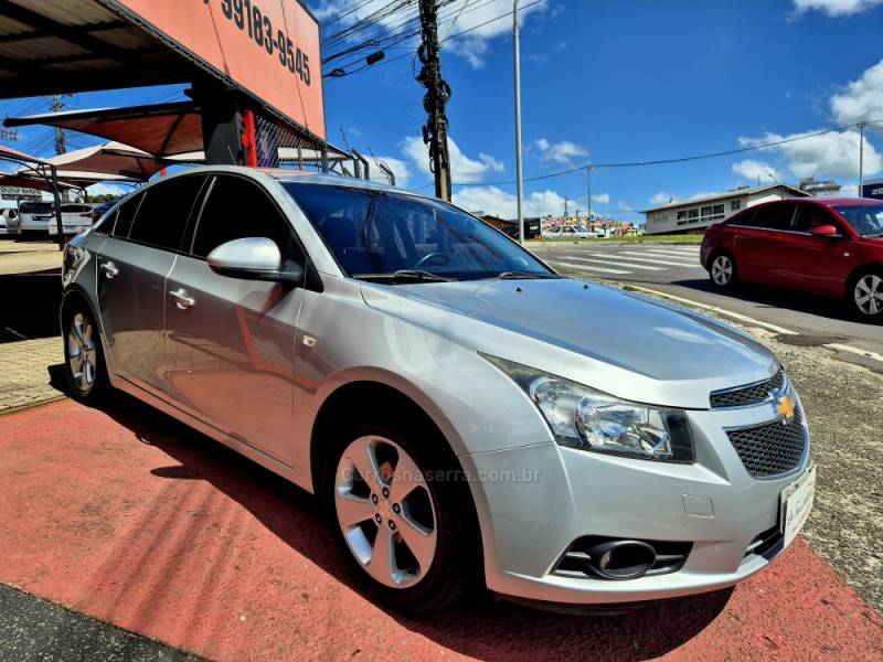 CHEVROLET - CRUZE - 2013/2014 - Prata - R$ 55.000,00