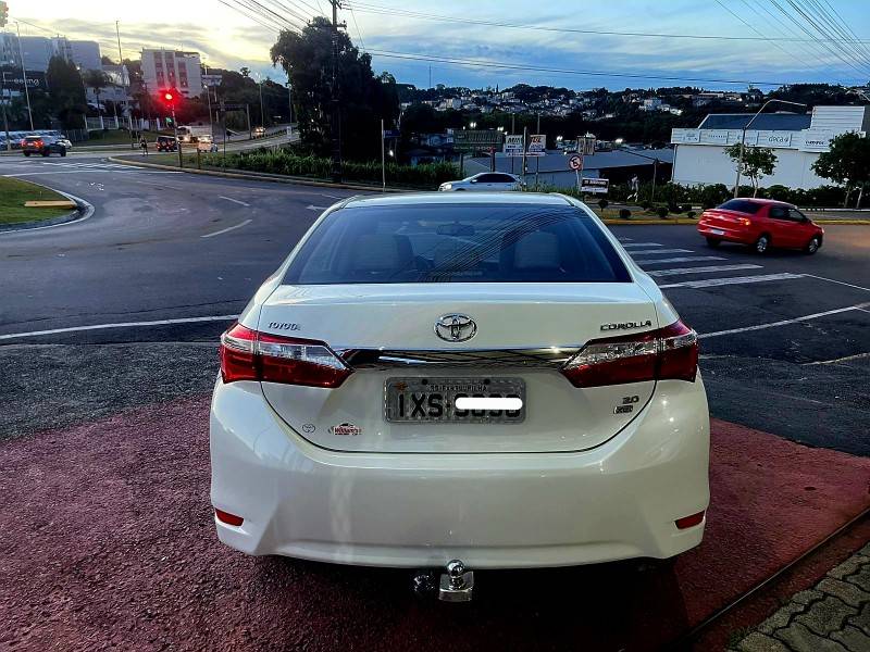 TOYOTA - COROLLA - 2014/2015 - Branca - R$ 85.000,00