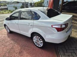 FIAT - GRAND SIENA - 2015/2016 - Branca - R$ 41.000,00