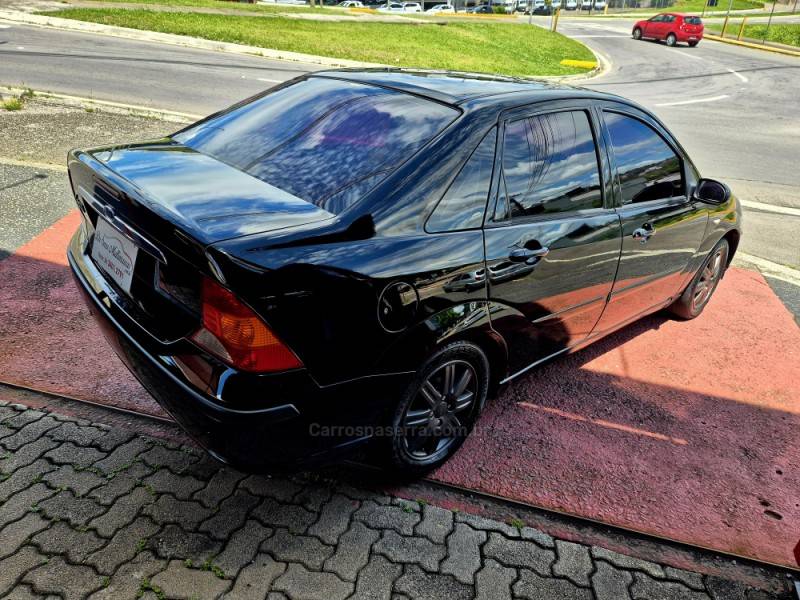 FORD - FOCUS - 2004/2004 - Preta - R$ 22.000,00