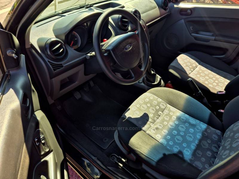 FORD - FIESTA - 2011/2012 - Preta - R$ 28.000,00