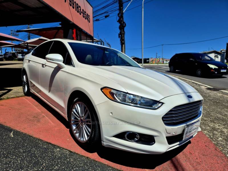 FORD - FUSION - 2015/2016 - Branca - R$ 88.000,00