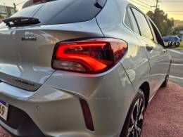 CHEVROLET - ONIX - 2022/2023 - Prata - R$ 99.900,00