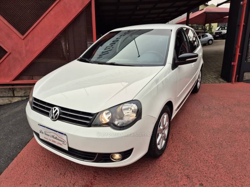 VOLKSWAGEN - POLO - 2011/2012 - Branca - R$ 43.900,00