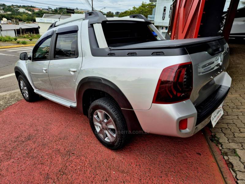 RENAULT - DUSTER OROCH - 2015/2016 - Prata - R$ 74.000,00