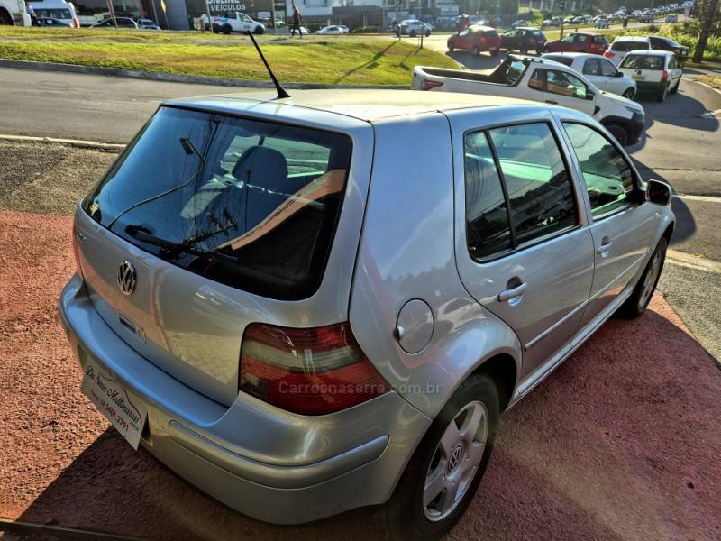 VOLKSWAGEN - GOLF - 2005/2006 - Prata - R$ 35.000,00