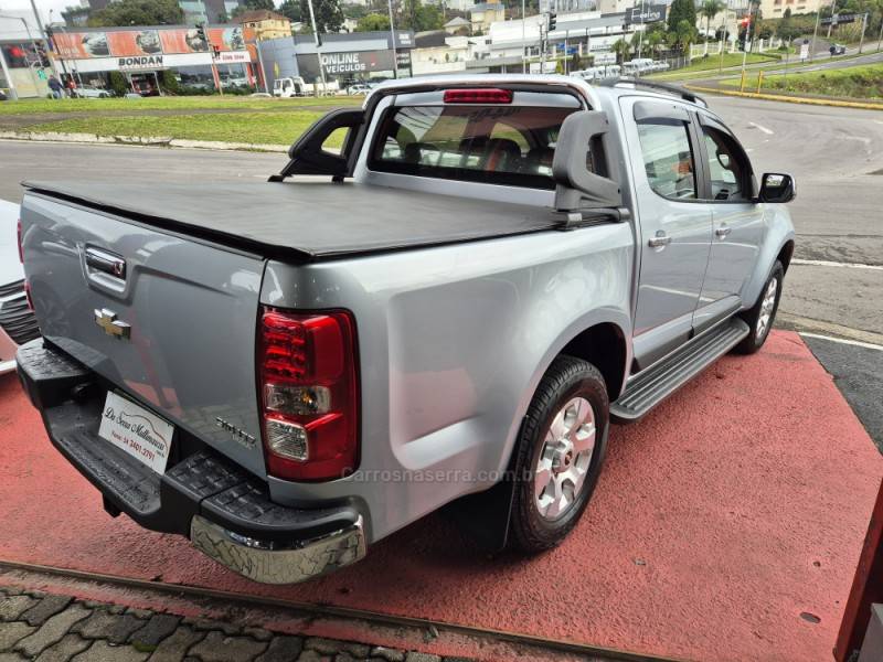 CHEVROLET - S10 - 2013/2013 - Prata - R$ 95.000,00