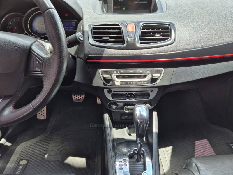 RENAULT - FLUENCE - 2015/2016 - Preta - R$ 66.900,00