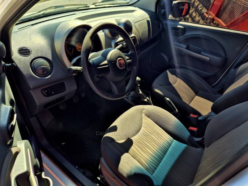 FIAT - UNO - 2013/2014 - Branca - R$ 37.000,00