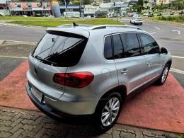 VOLKSWAGEN - TIGUAN - 2011/2012 - Prata - R$ 61.000,00