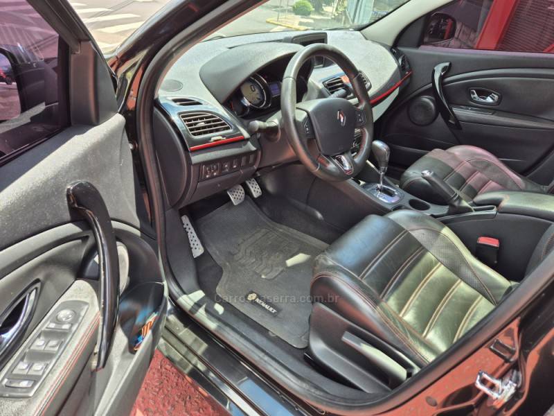 RENAULT - FLUENCE - 2015/2016 - Preta - R$ 66.900,00