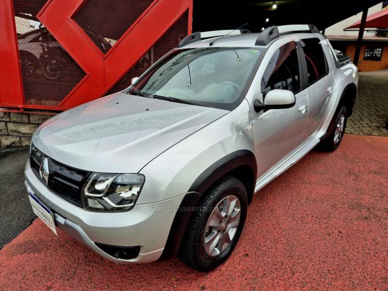 RENAULT - DUSTER OROCH - 2015/2016 - Prata - R$ 74.000,00