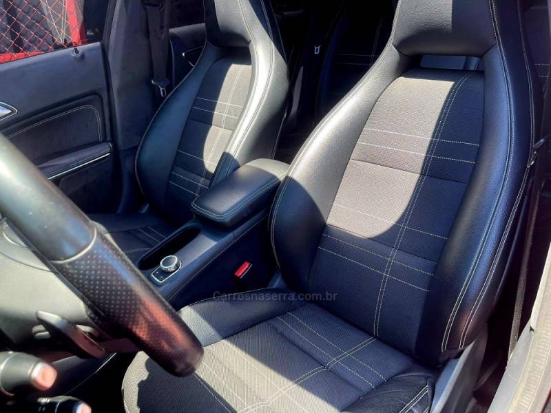 MERCEDES-BENZ - CLA 200 - 2015/2015 - Preta - R$ 114.900,00