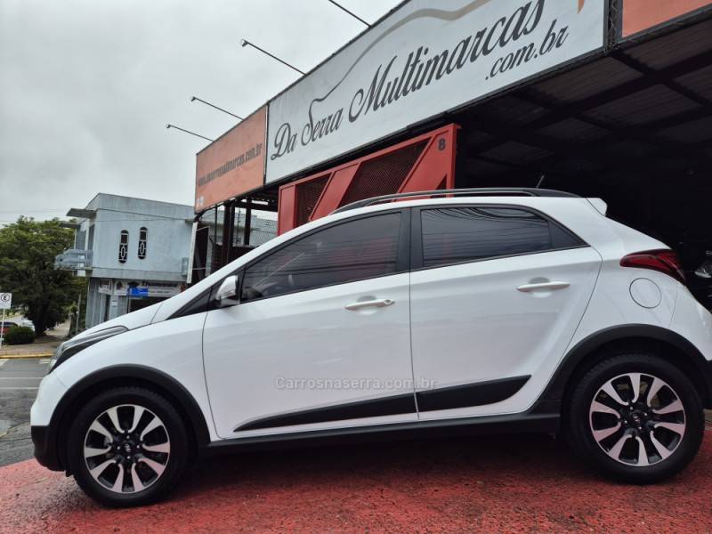HYUNDAI - HB20X - 2018/2019 - Branca - R$ 74.900,00