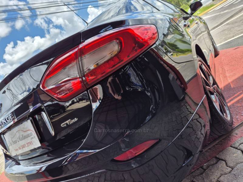 RENAULT - FLUENCE - 2015/2016 - Preta - R$ 66.900,00