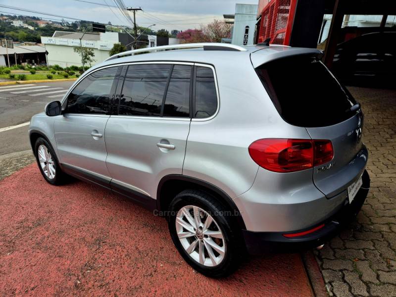 VOLKSWAGEN - TIGUAN - 2011/2012 - Prata - R$ 61.000,00