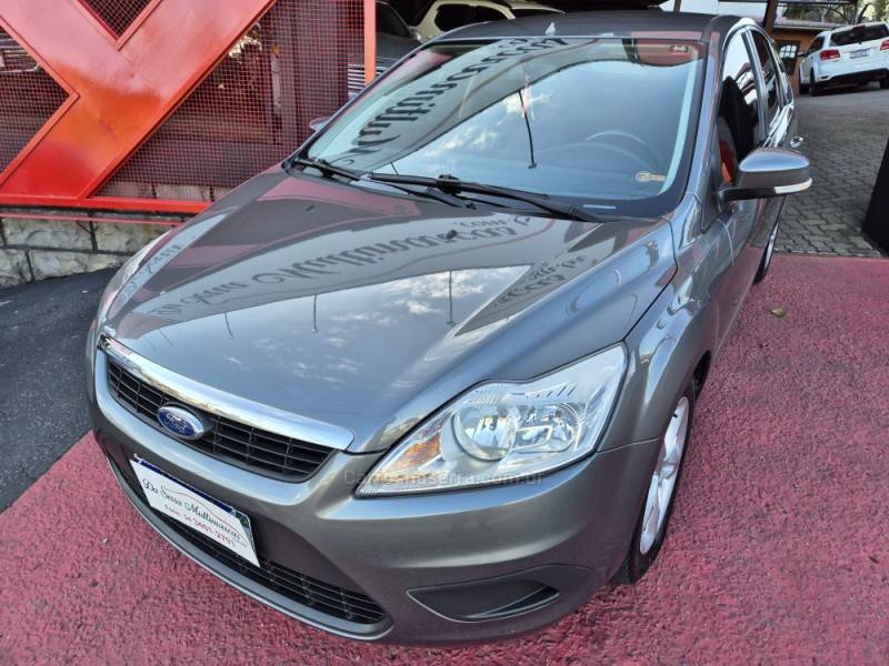 FORD - FOCUS - 2010/2011 - Cinza - R$ 40.000,00