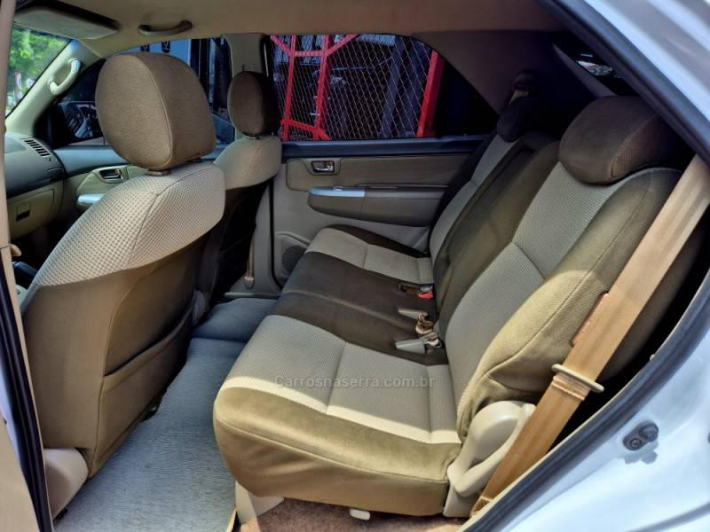 TOYOTA - HILUX - 2013/2013 - Branca - R$ 103.000,00