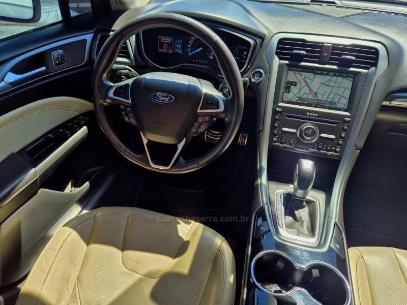 FORD - FUSION - 2015/2016 - Branca - R$ 88.000,00