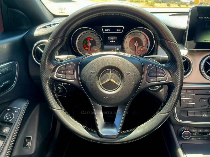 MERCEDES-BENZ - CLA 200 - 2015/2015 - Preta - R$ 114.900,00