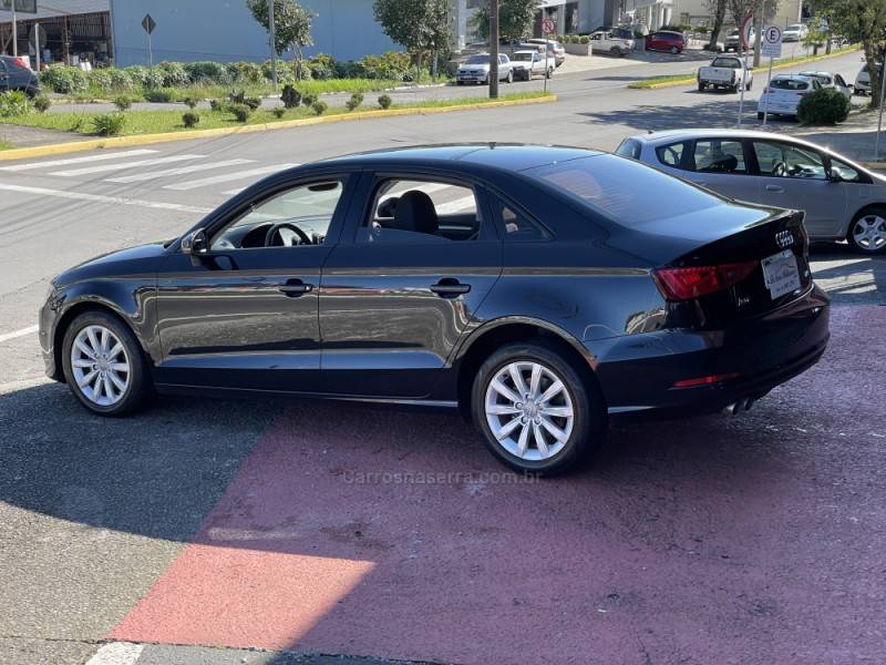 AUDI - A3 - 2014/2014 - Preta - R$ 74.000,00