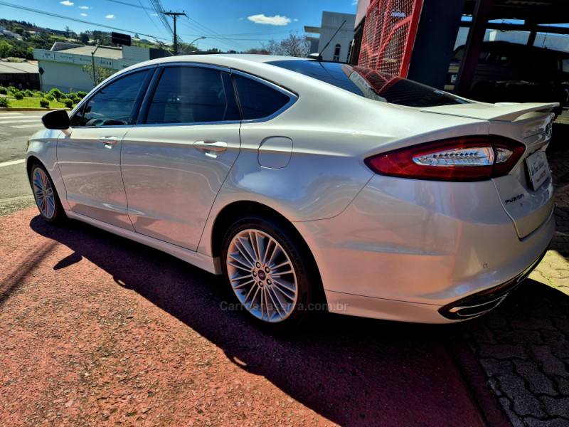 FORD - FUSION - 2015/2016 - Branca - R$ 88.000,00