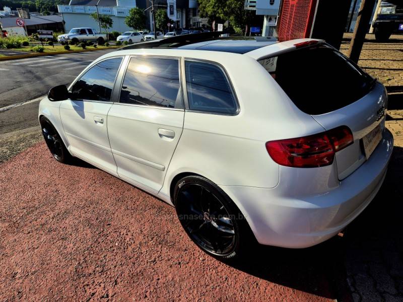 AUDI - A3 - 2010/2010 - Branca - R$ 77.000,00