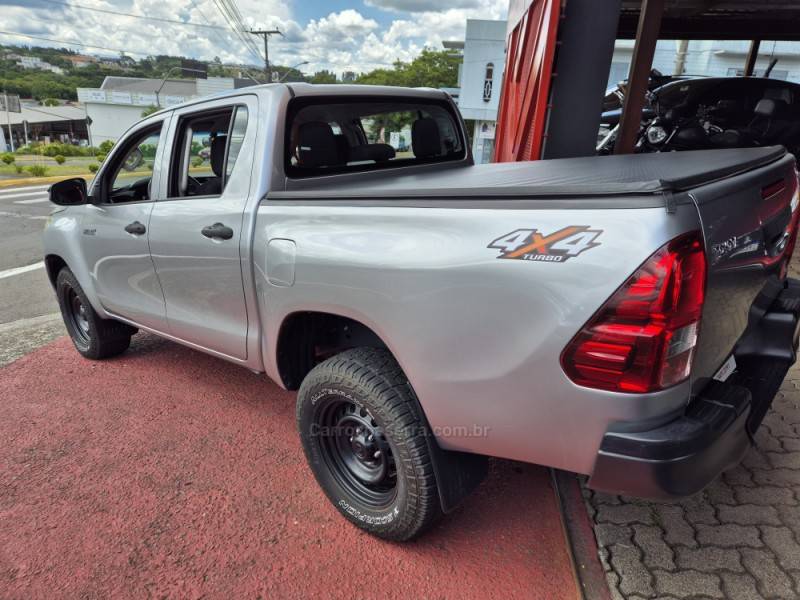 TOYOTA - HILUX - 2020/2020 - Prata - R$ 145.000,00