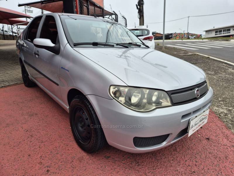 FIAT - SIENA - 2009/2010 - Prata - R$ 28.000,00