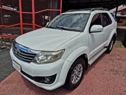 TOYOTA - HILUX - 2013/2013 - Branca - R$ 103.000,00