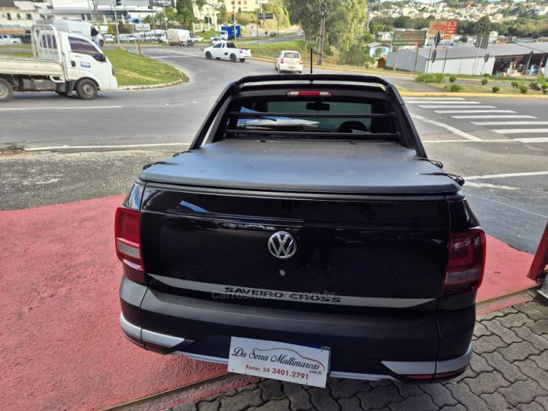 VOLKSWAGEN - SAVEIRO - 2016/2017 - Preta - R$ 77.000,00