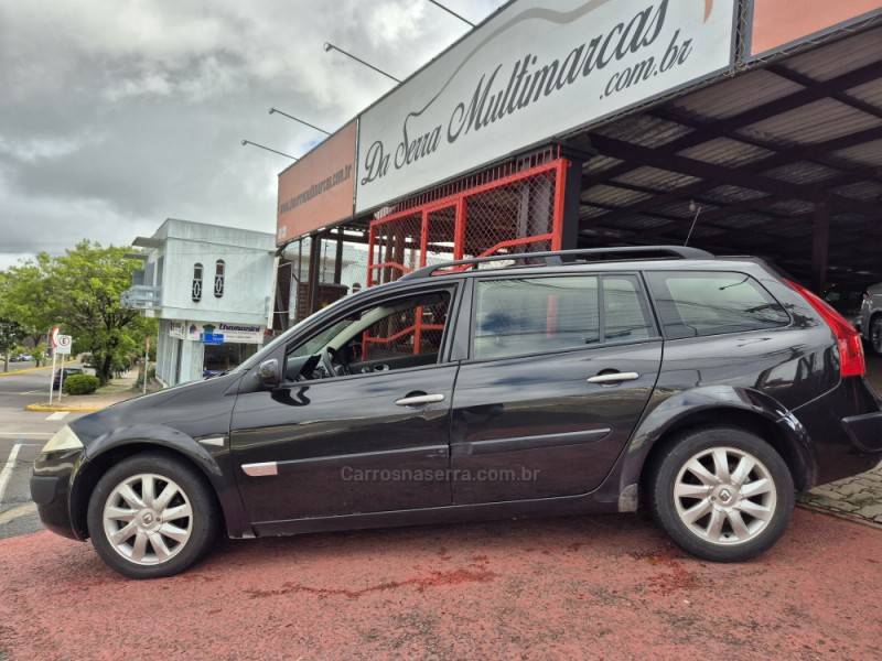 RENAULT - MÉGANE - 2010/2011 - Preta - R$ 30.000,00