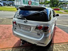 TOYOTA - HILUX - 2013/2013 - Branca - R$ 103.000,00